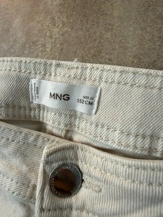 Pantalón crema Mango