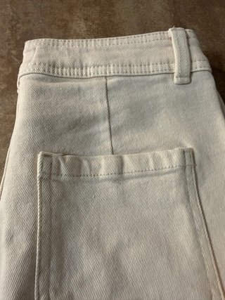 Pantalón crema Mango