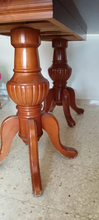 Mesa antigua de comedor