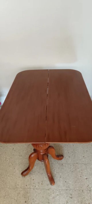 Mesa antigua de comedor