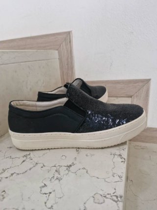 Scarpe slip-on nere con paillettes