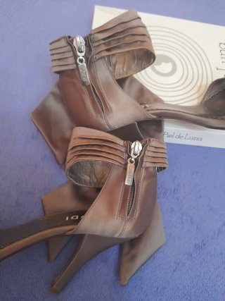 Sandalias Lodi Piel y Raso Tacon Talla 38