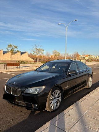 BMW 740 2012