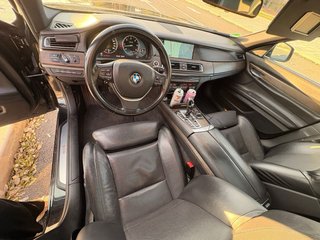BMW 740 2012