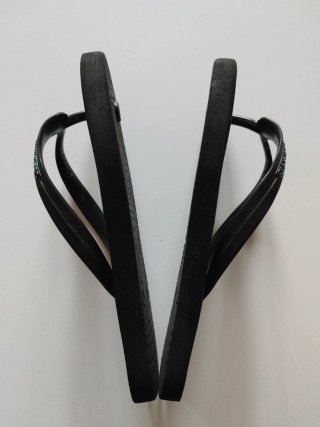 Chanclas de niño con tiburón y coche