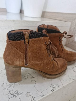 Stivaletti marroni con tacco