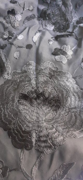 Mantón de Manila SEDA NATURAL bordado a mano