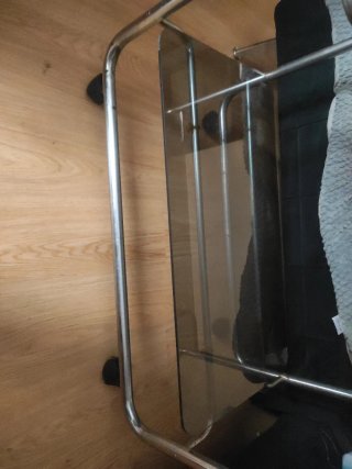 Mesa auxiliar cristal y metal