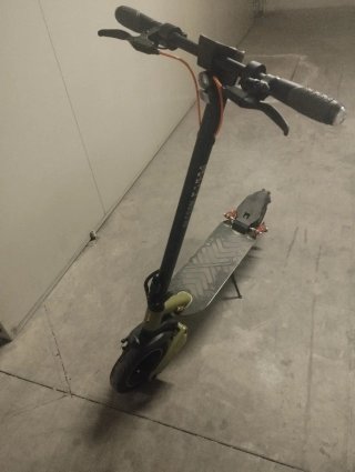 Patinete Eléctrico Verde. Con solo 2 años y 200 km