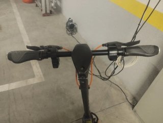 Patinete Eléctrico Verde. Con solo 2 años y 200 km