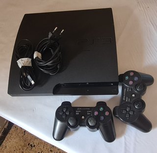 Consola PS3 Slim Negra + Mandos y Cables