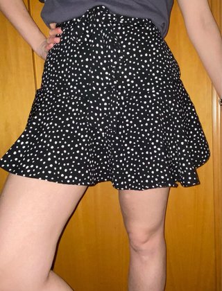 Falda pantalón Stradivarius lunares volantes