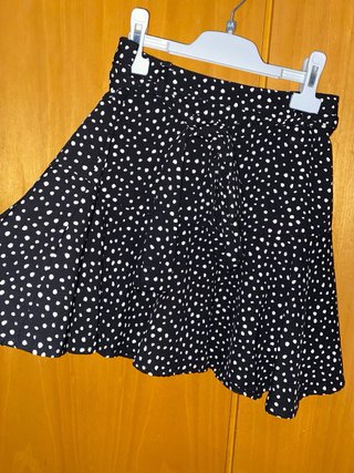 Falda pantalón Stradivarius lunares volantes