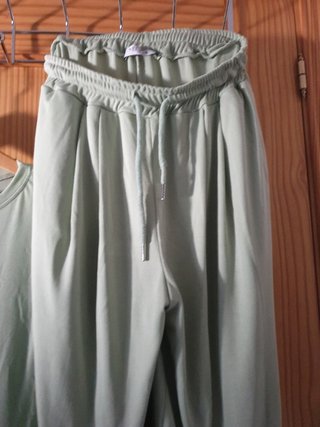 Conjunto canalé verde