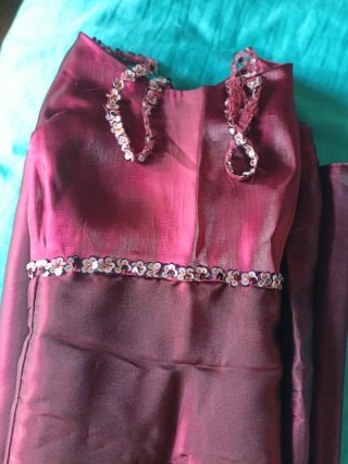 Vestido de fiesta morado con pedrería