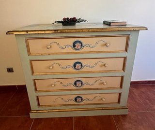 Comodino veneziano dipinto a mano