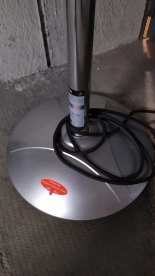 Estufa eléctrica de pie plateada