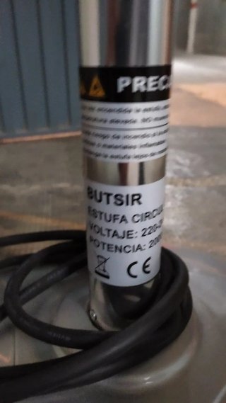 Estufa eléctrica de pie plateada