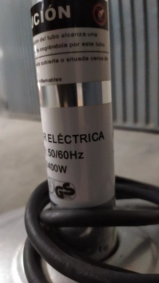 Estufa eléctrica de pie plateada