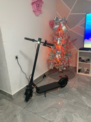 Patinete eléctrico negro