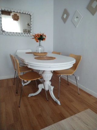 Mesa de comedor blanca ovalada