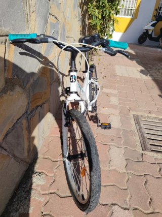 Bicicleta infantil B'Twin blanca