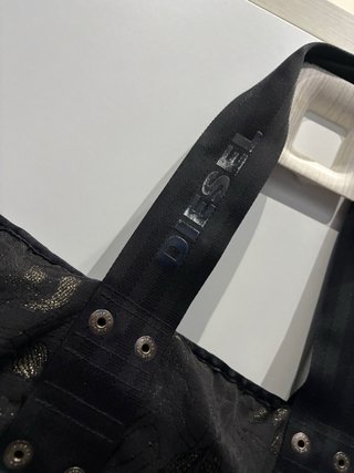 Borsa Diesel nera con dettagli oro
