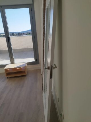 Puertas blancas maciza con cristal con cerco