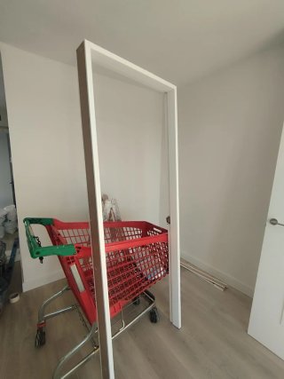 Puertas blancas maciza con cristal con cerco