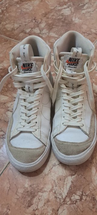 Deportivas Nike Blazer Mid Blancas y Beige