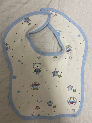 Baberos para bebé con diseño de coche