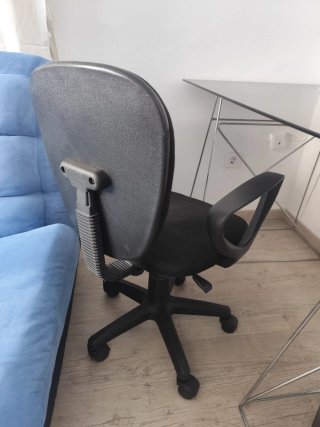 Silla de escritorio giratoria negra
