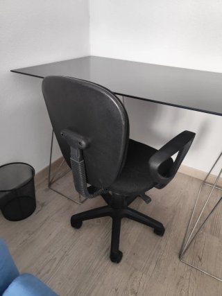 Silla de escritorio giratoria negra