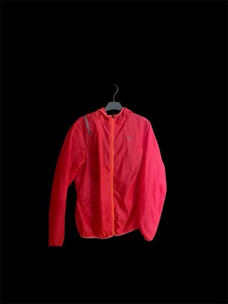 Chaqueta Cortavientos Roja con Capucha