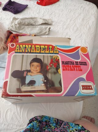 Máquina de coser infantil Eureka en caja