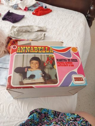 Máquina de coser infantil Eureka en caja