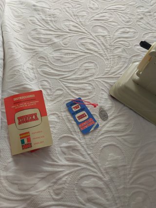 Máquina de coser infantil Eureka en caja