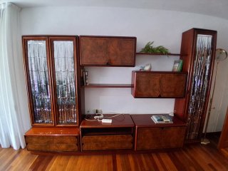 Mueble de salón madera y cristal
