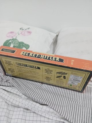 Secret Hitler precintado