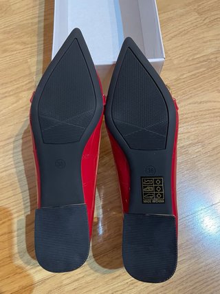 Zapatos rojos charol con cadena dorada T36
