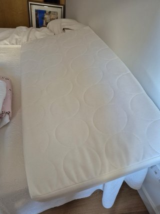 Cuna de bebé blanca, más Trona Bebe