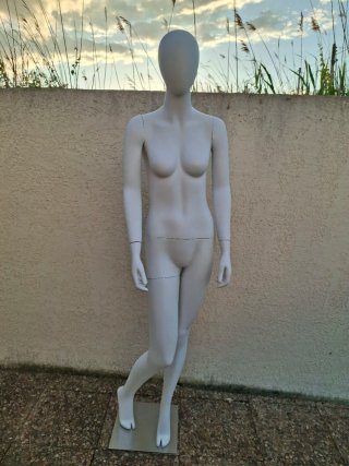 Maniquí mujer cuerpo entero blanco