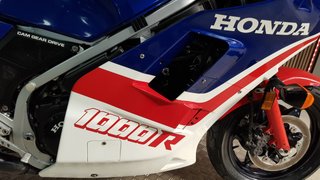 HONDA VF1000R CON SOLAMENTE 215 KMS