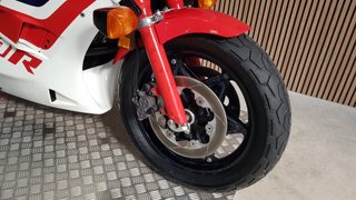 HONDA VF1000R CON SOLAMENTE 215 KMS