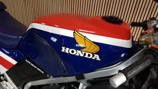 HONDA VF1000R CON SOLAMENTE 215 KMS