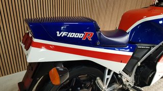 HONDA VF1000R CON SOLAMENTE 215 KMS