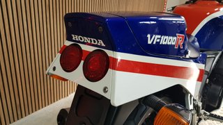 HONDA VF1000R CON SOLAMENTE 215 KMS