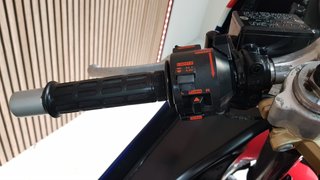 HONDA VF1000R CON SOLAMENTE 215 KMS