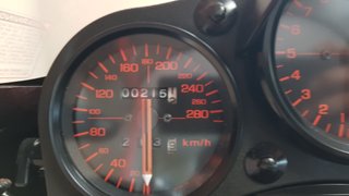 HONDA VF1000R CON SOLAMENTE 215 KMS