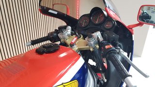 HONDA VF1000R CON SOLAMENTE 215 KMS